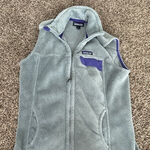 Patagonia Light Gray Fleece Vest with Purple Accents